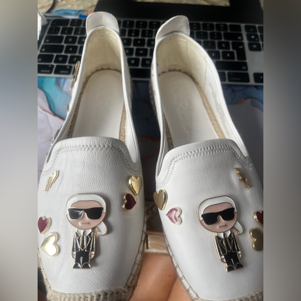 Karl Lagerfeld White Slippers with cute charms